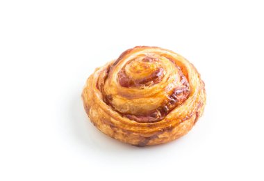 Beyaz arka planda Danimarka pastası.