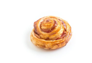 Beyaz arka planda Danimarka pastası.