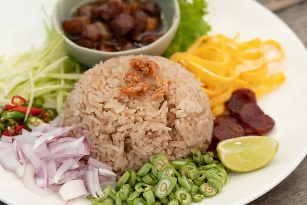 Arroz misto com pasta de camarão — Fotografia de Stock