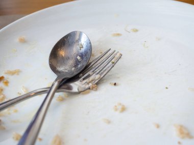 Yağlı kaşık ve çatal 