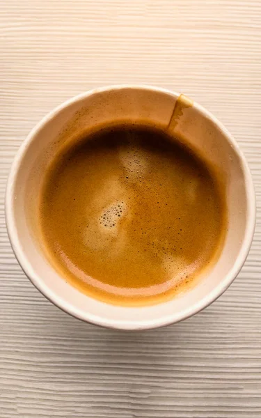 Heißer Kaffee Pappbecher Oder Tasse Zum Mitnehmen Auf Dem Tisch — Stockfoto