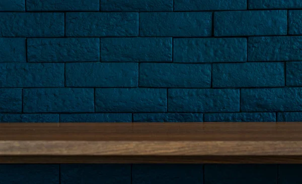 漂亮的背景 长长的木制书桌 深蓝色的墙壁 产品展示和设计的空白空间 — 图库照片