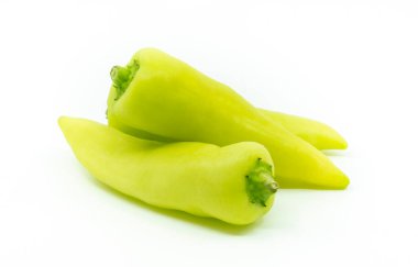 Beyaz arka planda organik tatlı biberin grup fotoğrafı, tatlı biberleri kapat.