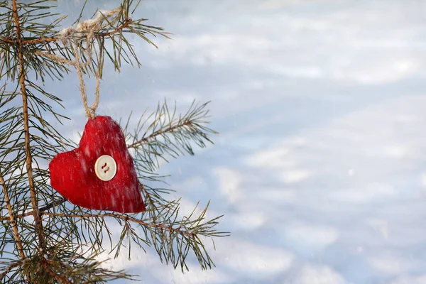 Díszített Szív Téli Formájában Egy Puha Játék Várva Meleget Szerelem — Stock Fotó