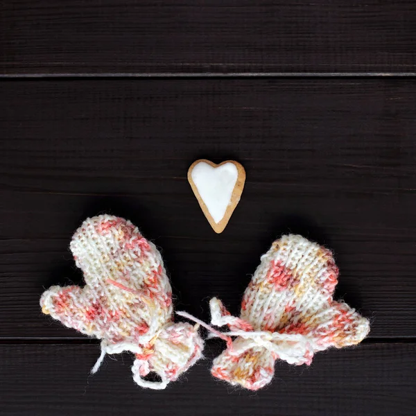 Galletas Figuras Festivas Forma Corazón Manoplas Cálidas Vista Superior Regalos — Foto de Stock