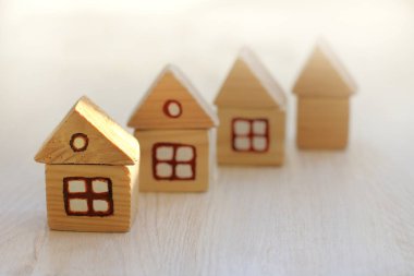 Sunbeam bir ahşap evlerin / bireysel hareket etmeye hazır konut aydınlatır