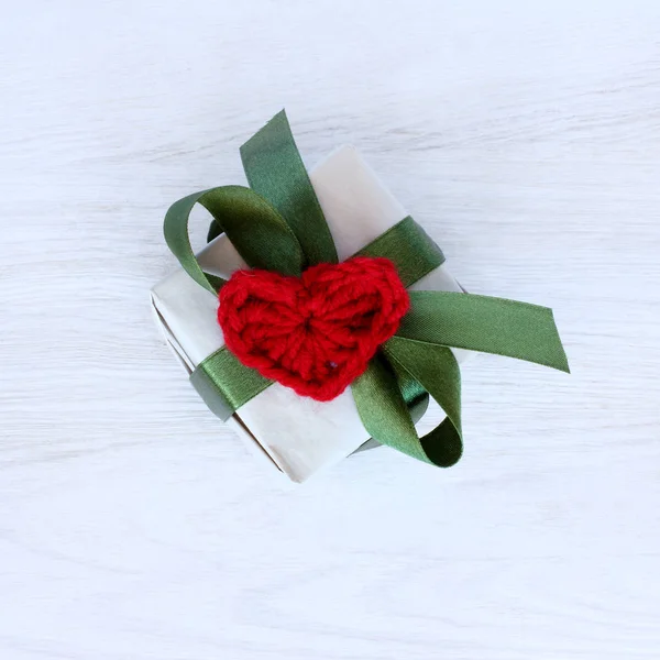 Holiday Gift Green Ribbon Red Soft Heart Symbol Top View — Stock Photo, Image