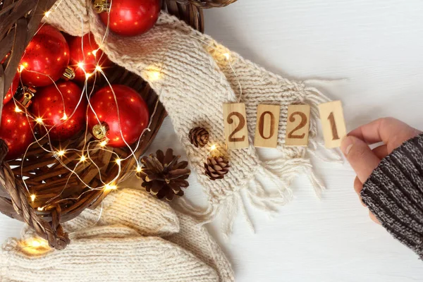 Blurred Motion Hand Holding Sign Background Festive New Year Decorations — Stock Photo, Image