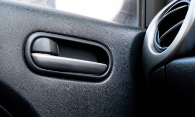 Araba kapı kilit kolu sürücü yer içinde.