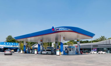Bangkok, Tayland - 5 Kasım 2018: Bas-konuþ benzin istasyonu 5 Kasım 2018 üzerinde Tayland. Bas-konuþ bir Tay devlete ait küme listelenen petrol ve doğal gaz şirketidir.