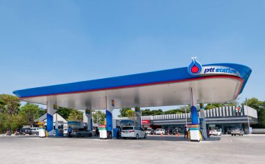 Bangkok, Tayland - 5 Kasım 2018: Bas-konuþ benzin istasyonu 5 Kasım 2018 üzerinde Tayland. Bas-konuþ bir Tay devlete ait küme listelenen petrol ve doğal gaz şirketidir.