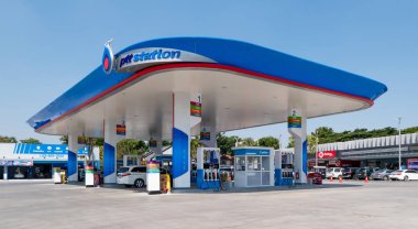 Bangkok, Tayland - 5 Kasım 2018: Bas-konuþ benzin istasyonu 5 Kasım 2018 üzerinde Tayland. Bas-konuþ bir Tay devlete ait küme listelenen petrol ve doğal gaz şirketidir.