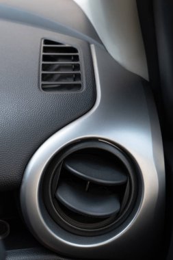 Araba iç havalandırma delikleri. Sürücü yer içinde hava havalandırma.