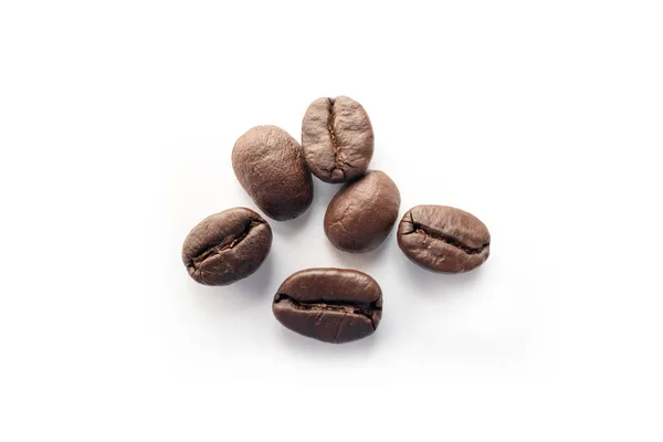 Geröstete Kaffeebohnen Isoliert Auf Weißem Hintergrund Nahaufnahme — Stockfoto