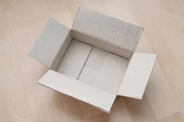 Caja Cartón Rectangular Abierta Vacía Sobre Fondo Madera Compras Línea —  Fotos de Stock