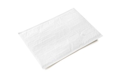 Beyaz posta paketi. Plastik parsel nesne arka plan online alışveriş reklam için. Kırpma yolu ile beyaz arka plan üzerinde izole nesne.