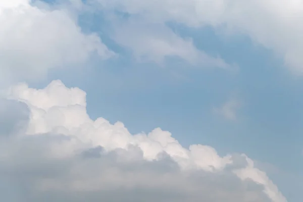 Blauer Himmel Hintergrund Mit Weißen Wolken — Stockfoto