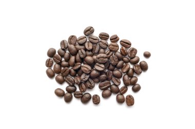 Kavrulmuş kahvenin beyaz arka plan üzerinde izole. Yakın çekim yansıma.