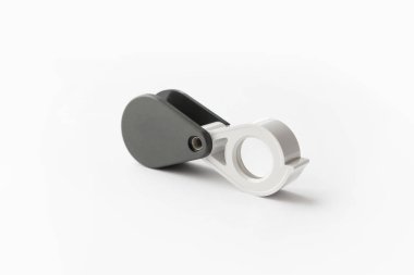 Elmas veya bkz: muska Isolated beyaz arka plan üzerinde büyüteç. Göz Lens Magnifier.