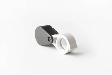 Elmas veya bkz: muska Isolated beyaz arka plan üzerinde büyüteç. Göz Lens Magnifier.