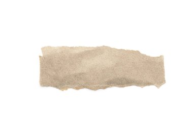 Beyaz arka planda geri dönüşümlü kağıt çubuğu. Kahverengi kağıt yırtılmış ya da yırtılmış kağıt parçaları kesme yolu ile beyaza izole edilmiş.