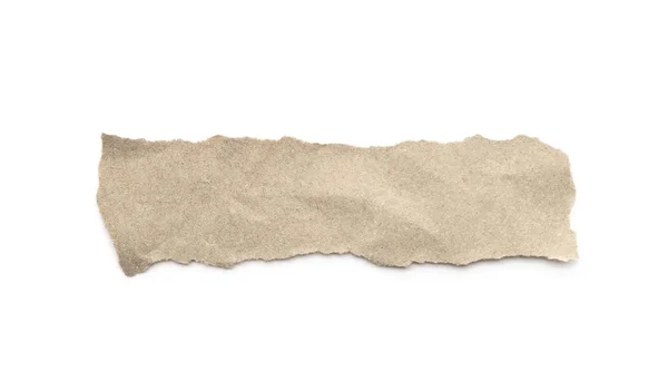 Beyaz arka planda geri dönüşümlü kağıt çubuğu. Kahverengi kağıt yırtılmış ya da yırtılmış kağıt parçaları kesme yolu ile beyaza izole edilmiş.