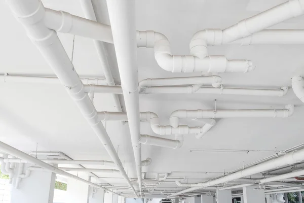 Sistema de tuberías. Instalación de tubería de agua en el edificio. W — Foto de Stock