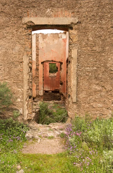 Oude Rode Bakstenen Stenen Muren Van Verlaten Huizen Achtergrond Textuur — Stockfoto