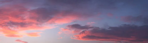 Dramatischer Farbenfroher Morgen Abendhimmel Mit Dunklen Wolken Panoramahintergrund — Stockfoto