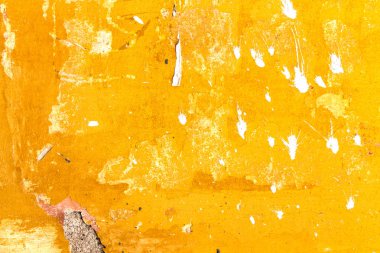 Eski sarı boyalı duvar yüzeyi, lekeleri ile arka plan / doku.