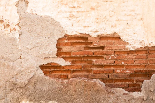 Beschadigde Muur Met Rode Baksteen Deel Weergegeven Close Achtergrond Textuur — Stockfoto