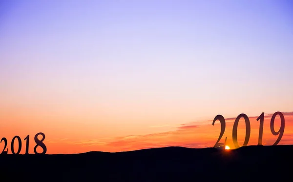 2019 Темных Горах Фоне Яркого Красивого Восхода Солнца — стоковое фото