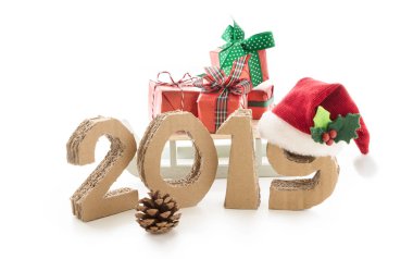 2019, el yapımı 3d numaraları yeniden kullanılan karton kağıt paketler, dokuz üzerinde Noel Baba'nın kırmızı şapkalı ve, beyaz arka plan üzerinde sunar.