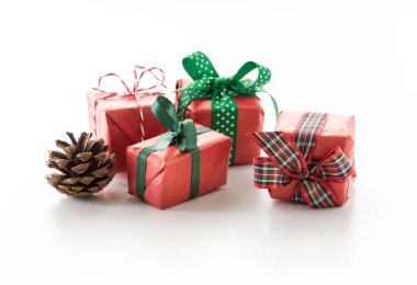 Kış mevsimlik şeritler, beyaz arka plan ile dekore edilmiş hediye kutuları.