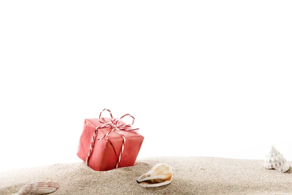 Winter Seasonal Gift Box Bow Sand White Background Copy Space — Stock Photo, Image