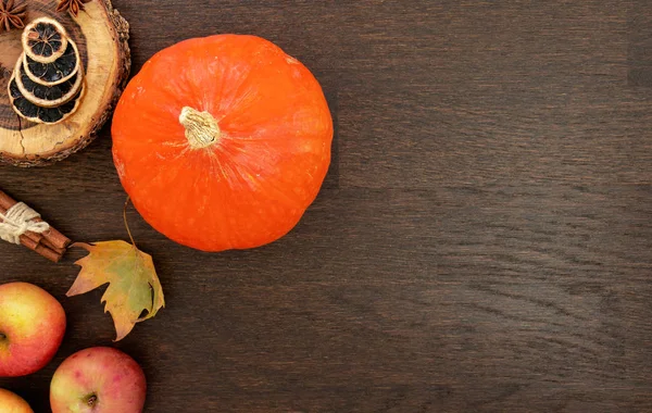 Citrouilles Rondes Orange Avec Feuille Automne Pommes Épices Plat Sur — Photo