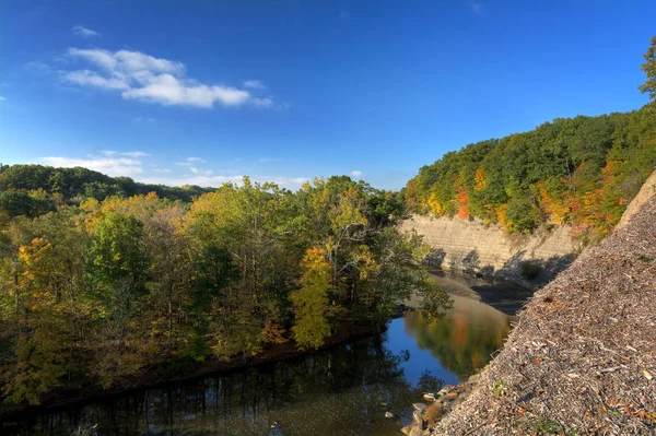 Krásná Podzimní Scéna Fort Hill Rezervaci Rocky River Která Zobrazuje — Stock fotografie