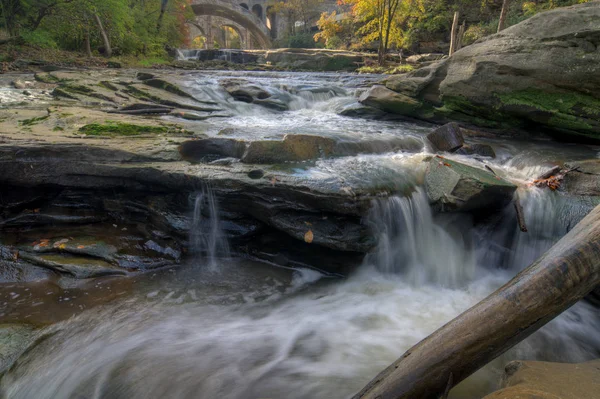 Berea Falls Ohio Med Höstfärger Detta Forsande Vattenfall Ser Det — Stockfoto