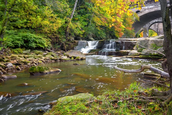 Berea Fällt Ohio Mit Herbstlichen Farben Dieser Kaskadenwasserfall Sieht Besten — Stockfoto