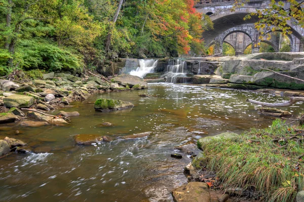 Береа Фоллс Огайо Осенними Цветами Cascading Waterfall Looks Best Autumn — стоковое фото