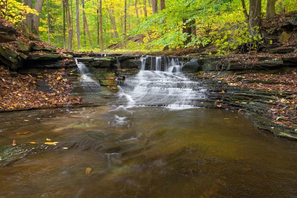 Jeden Mnoha Malebných Vodopádů Podél Kanálu Creek Sulpher Prameny Bentleyville — Stock fotografie