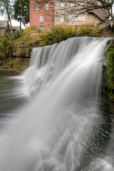 Verdruss Bricht Aus Der Wunderschöne Fuß Hohe Wasserfall Liegt Mitten — Stockfoto