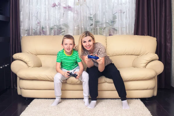 Mother Son Play Video Games Together — Stock Photo, Image