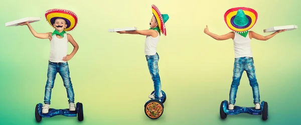 Pojke Mexikanska Sombrero Levererar Färsk Pizza Snabb Leverans — Stockfoto