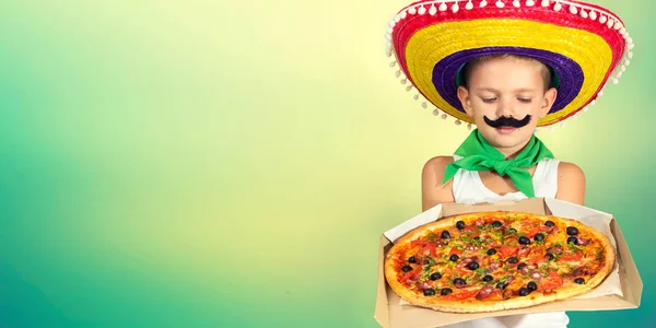 Dítě Mexické Sombrero Pizza — Stock fotografie