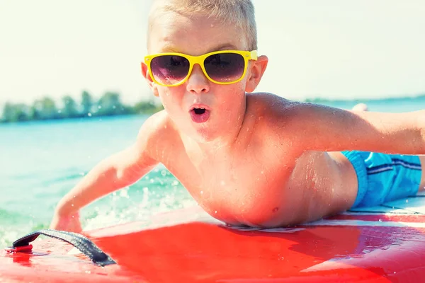 Niño Nadando Stand Paddle Board Water Deportes Estilo Vida Activo — Foto de Stock