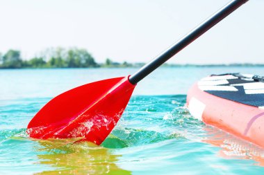 Tahta kürek. Su sporları, aktif yaşam tarzı.