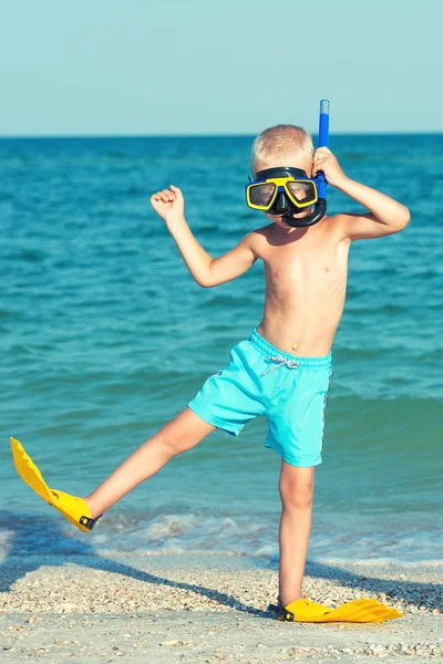 Chico Con Máscaras Aletas Sumergirá Mar Buzo Pequeño — Foto de Stock