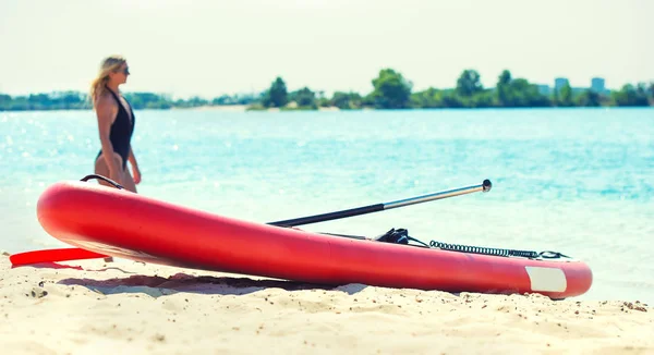 Wassersport Aktiver Lebensstil Junge Sexy Frau Schwimmt Auf Stand Paddle — Stockfoto