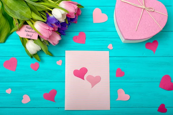 Csokor Tulipán Kártya Kőr Egy Ajándék Valentin Nap Háttér — Stock Fotó